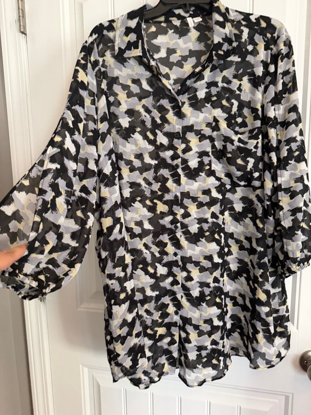 Cato Abstract Brushstroke Blouse in Black, White & Pale Yellow